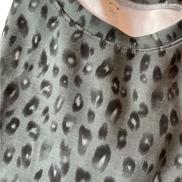 Gaiam Animal Print sweatshirt - Picture 6 of 6